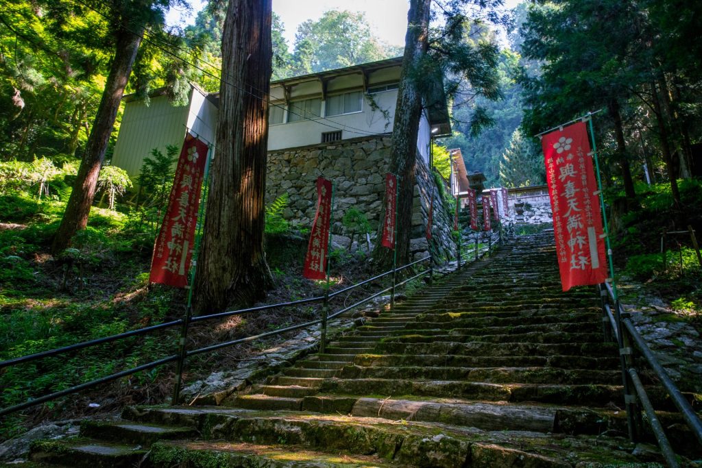 伊豆加志本宮へ続く階段