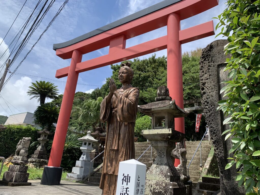 吾平津姫の銅像